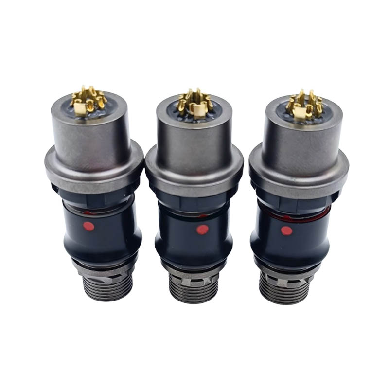 How can the layout of a multi-key connector be optimized to reduce crosstalk between signals?